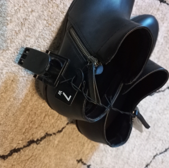 Time And Tru Black Short Boots WIDE WIDTH - Picture 4 of 6